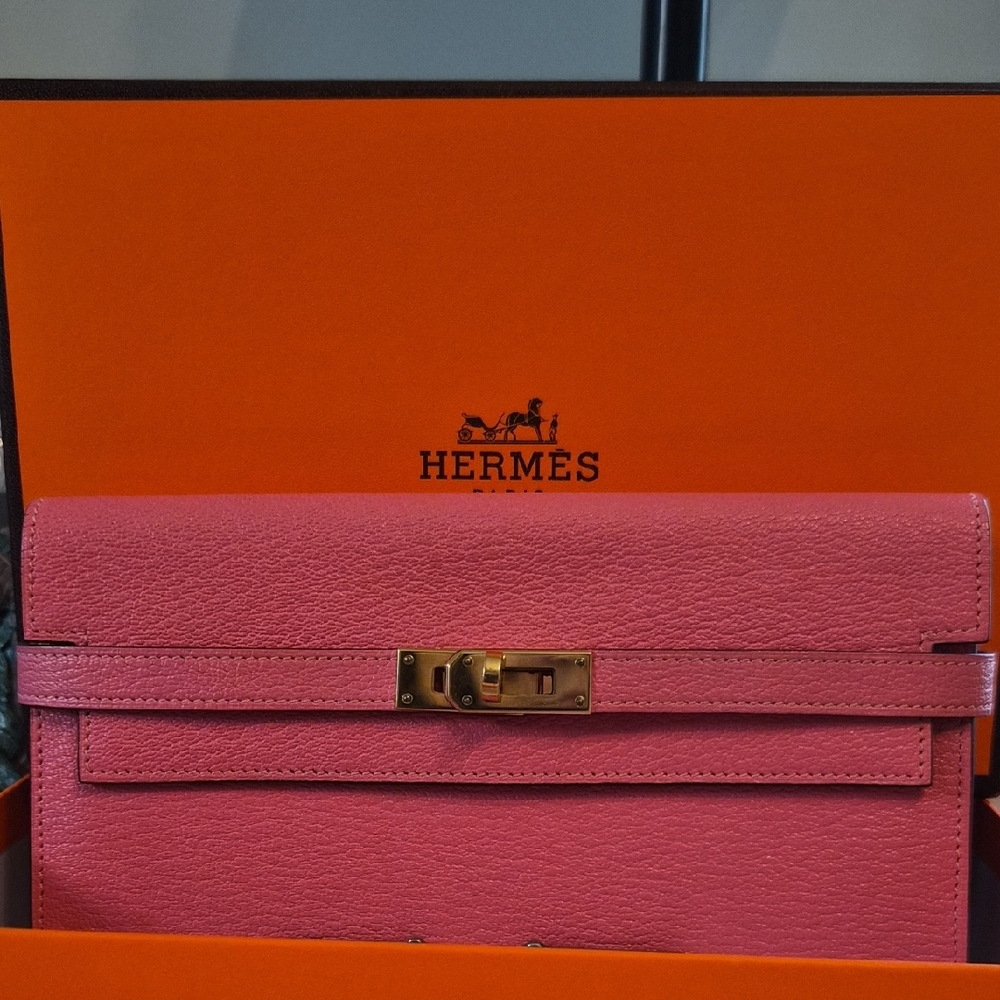Hermès Pink Kelly Wallet with Gold Hardware